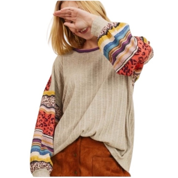 Long sleeve shirt sweater boutique women’s small - Picture 3 of 15